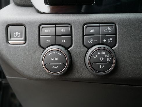 Used 2023 Chevrolet Silverado 1500 High Country w/ Technology Package AWD/4WD image 26