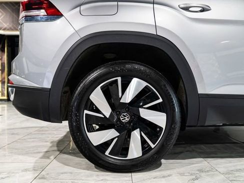 Used 2025 Volkswagen Atlas Cross Sport SE image 32