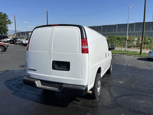 Used 2020 Chevrolet Express 2500 2500 3dr Cargo Van w/ Driver Convenience Package image 12