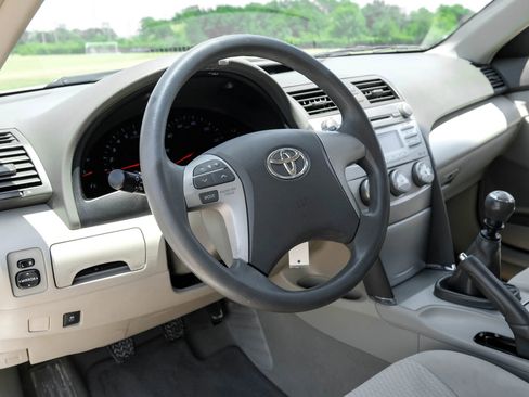 Used 2011 Toyota Camry FWD image 3