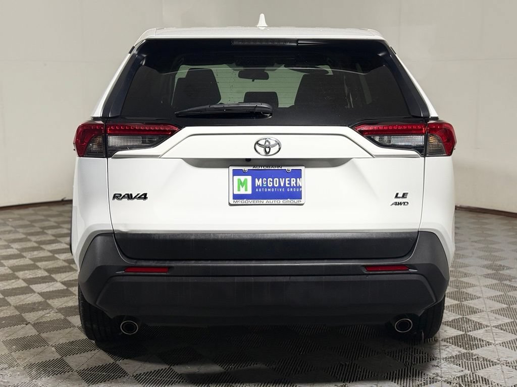 Used 2023 Toyota RAV4 LE AWD/4WD image 5