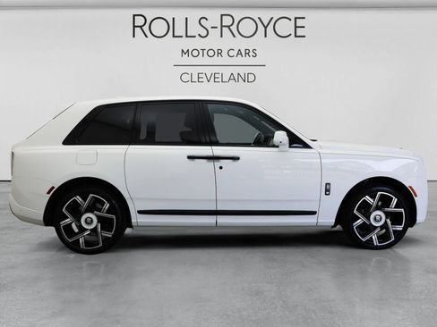 Certified 2025 Rolls-Royce Cullinan Black Badge AWD/4WD image 3