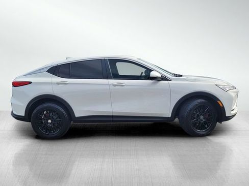 Used 2024 Buick Envista Preferred image 3