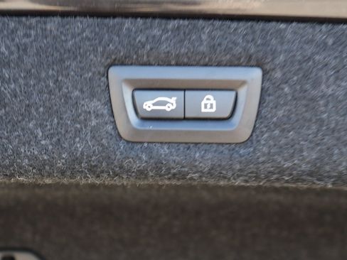 Used 2018 BMW 530i xDrive image 18