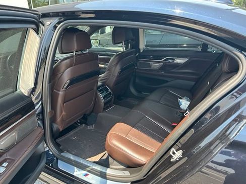 Used 2017 BMW 750i xDrive AWD/4WD image 8