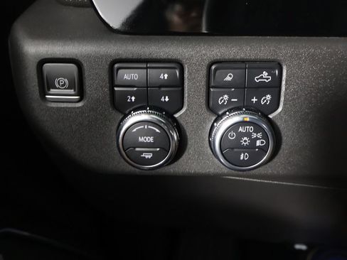 Used 2023 GMC Sierra 1500 SLT w/ SLT Premium Package AWD/4WD image 38