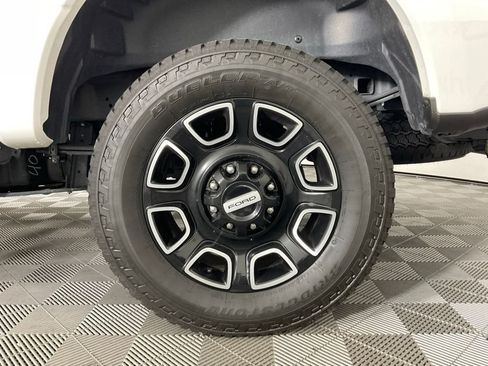 Certified 2025 Ford F250 Platinum w/ FX4 Off-Road Package AWD/4WD image 10