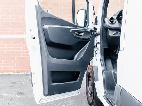 Used 2025 Mercedes-Benz Sprinter 2500 image 5