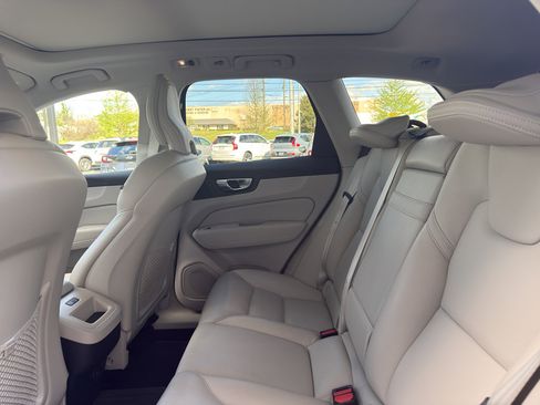 Used 2021 Volvo XC60 T6 Momentum w/ Protection Package Premier image 10