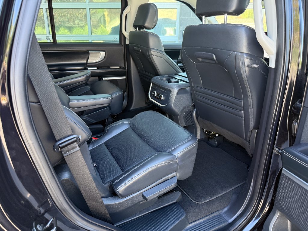 Used 2025 Ford Expedition Platinum AWD/4WD image 42