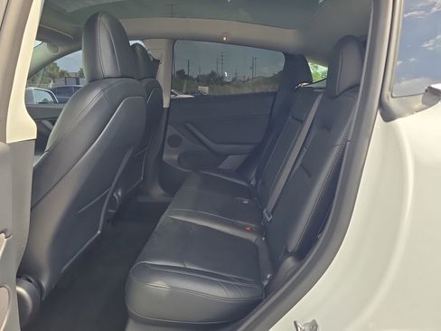 Used 2022 Tesla Model Y Performance AWD/4WD image 13