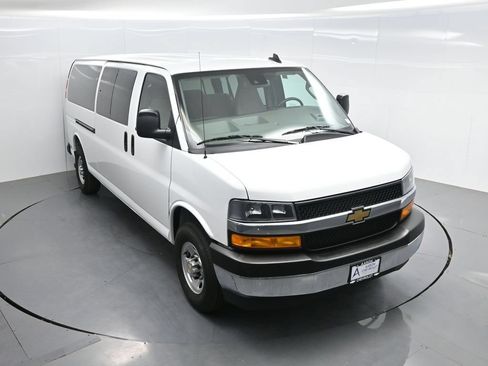 Used 2025 Chevrolet Express 3500 LT w/ LT Preferred Equipment Group RWD image 46