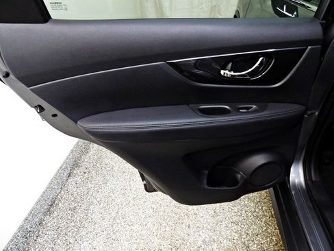 Used 2018 Nissan Rogue SV AWD/4WD image 9