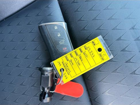 Used 2022 Lexus UX 200 FWD image 31