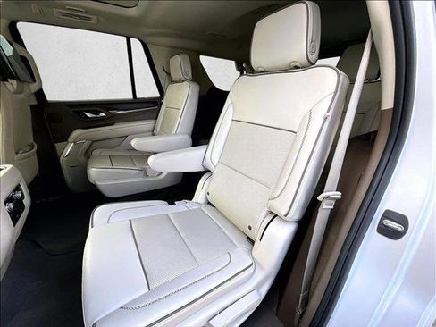 Used 2023 GMC Yukon Denali w/ Advanced Technology Package image 28