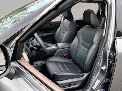 Used 2023 Nissan Rogue SL w/ SL Premium Package image 18