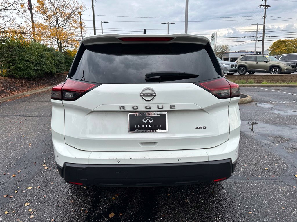 Used 2024 Nissan Rogue S AWD/4WD image 9