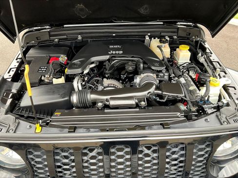 Used 2021 Jeep Gladiator Sport AWD/4WD image 29