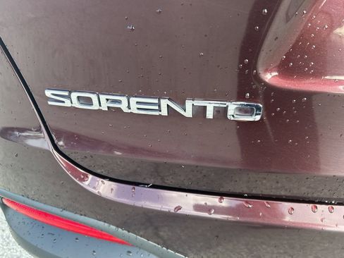 Used 2016 Kia Sorento LX w/ LX Convenience Package image 17