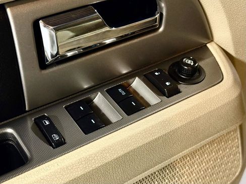 Used 2015 Ford Expedition XLT RWD image 15