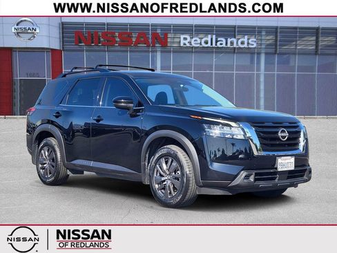 Used 2022 Nissan Pathfinder SV FWD image 1
