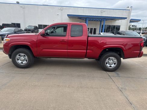 Used 2018 Toyota Tacoma SR w/ SR Convenience Package RWD image 2