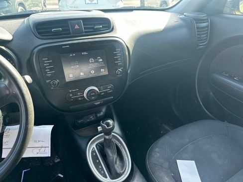 Used 2018 Kia Soul + FWD image 12
