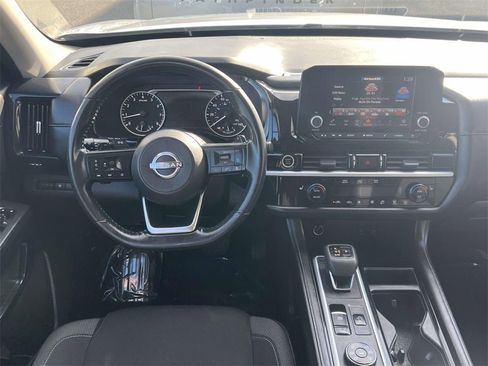 Certified 2024 Nissan Pathfinder SV image 32