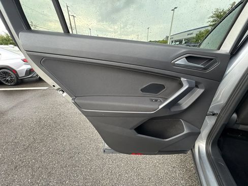 Used 2021 Volkswagen Tiguan S FWD image 12