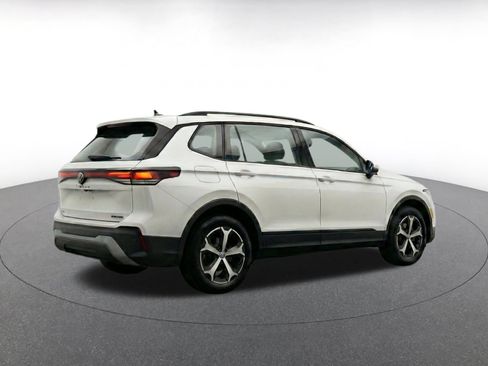 Used 2026 Volkswagen Tiguan SE AWD/4WD image 9