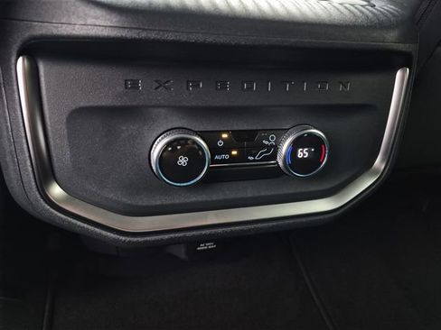New 2025 Ford Expedition Active image 18