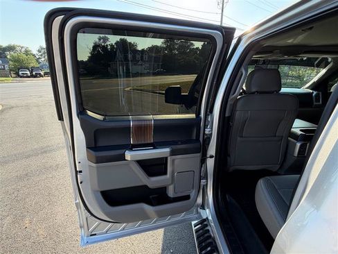 Used 2016 Ford F150 Lariat w/ Equipment Group 501A Mid AWD/4WD image 32