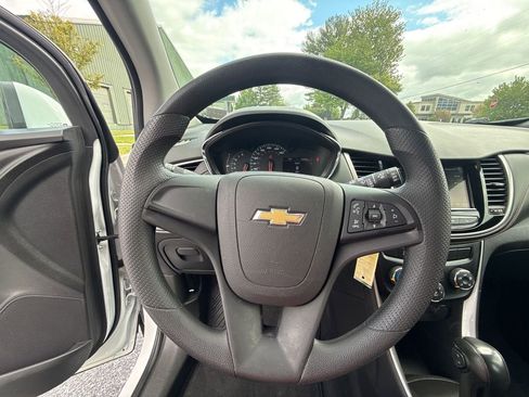 Used 2019 Chevrolet Trax LS FWD image 18