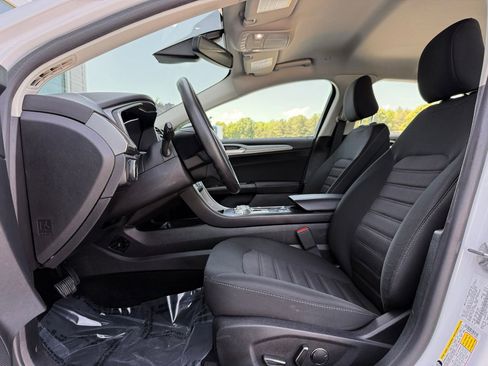 Used 2020 Ford Fusion SE FWD image 12