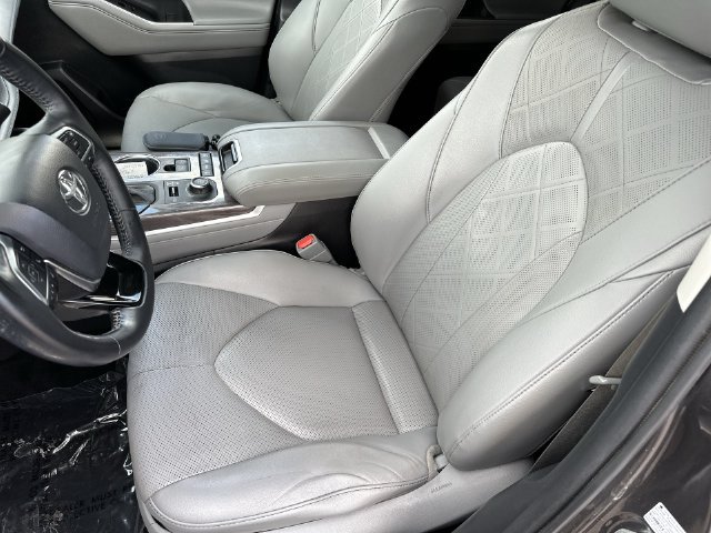 Used 2021 Toyota Highlander Platinum AWD/4WD image 22