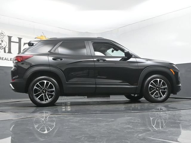 Used 2025 Chevrolet TrailBlazer LT w/ LT Cold Weather Package FWD image 58
