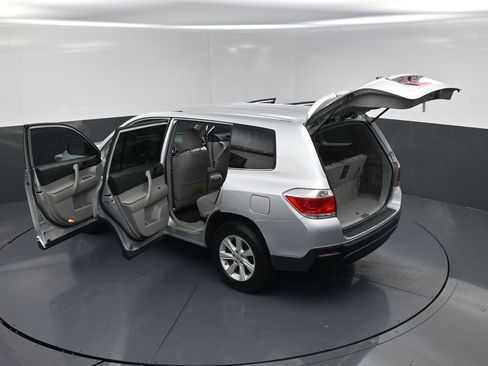 Used 2013 Toyota Highlander FWD image 18