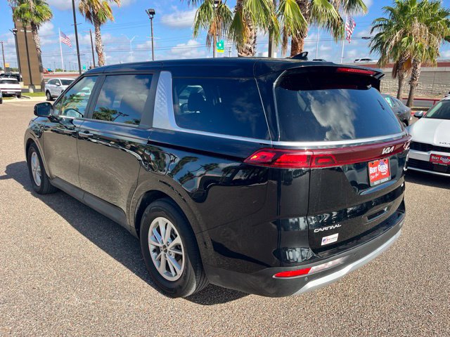 Used 2024 Kia Carnival LX FWD image 3
