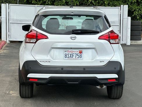 Used 2020 Nissan Kicks SR w/ SR Premium Package FWD image 5