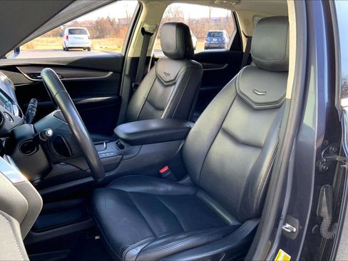Used 2018 Cadillac XT5 Luxury w/ Driver Awareness Package image 21