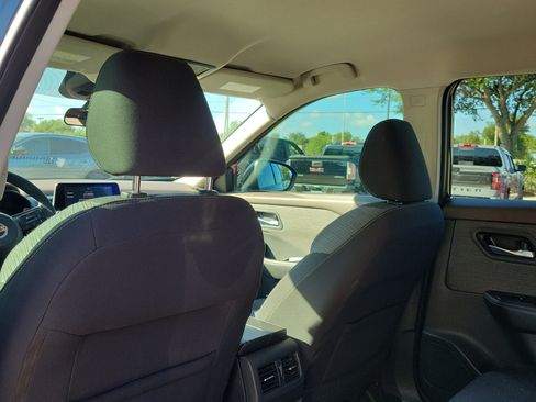Used 2021 Nissan Rogue SV FWD image 12