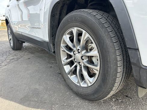 Used 2021 Jeep Cherokee Latitude Lux w/ Comfort/Convenience Group image 10