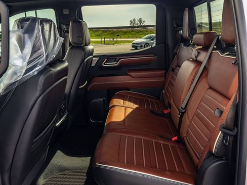 Used 2024 GMC Sierra 1500 Denali Ultimate image 8