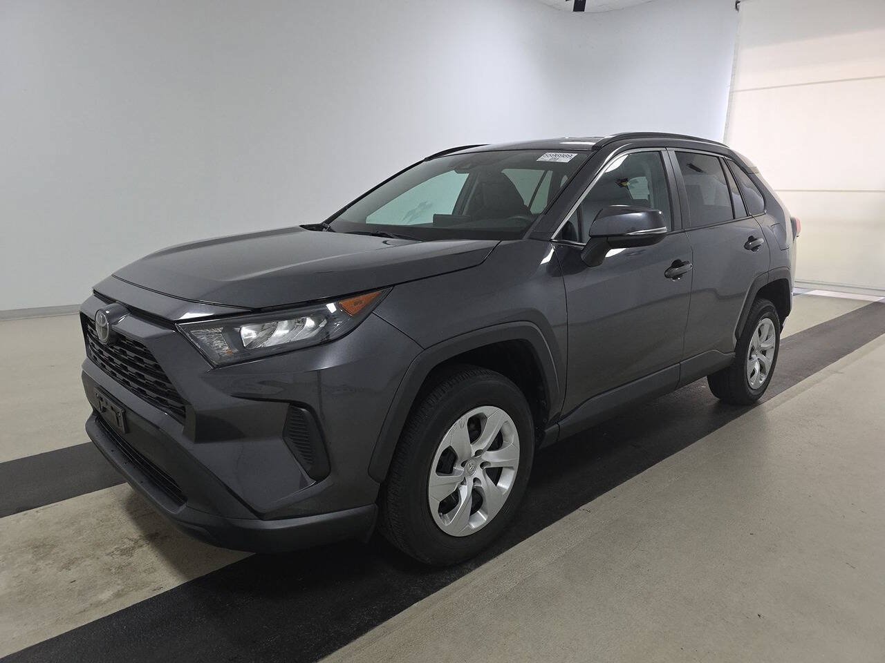 Used 2020 Toyota RAV4 LE AWD/4WD image 1