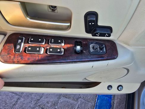 Used 2006 Lincoln Town Car Signature image 10