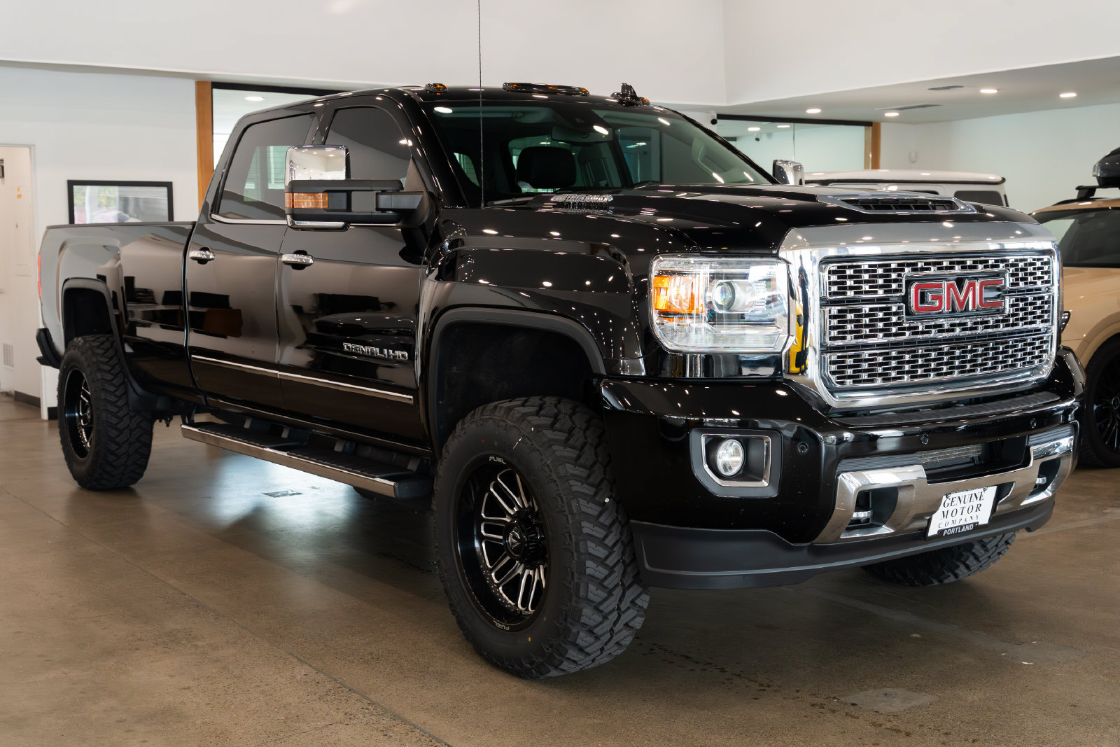 Used 2018 GMC Sierra 3500 Denali w/ Duramax Plus Package AWD/4WD image 3