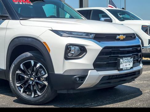 Certified 2022 Chevrolet TrailBlazer LT w/ Convenience Package AWD/4WD image 3