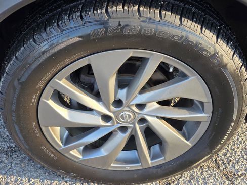 Used 2015 Nissan Rogue SL w/ SL Premium Package image 47