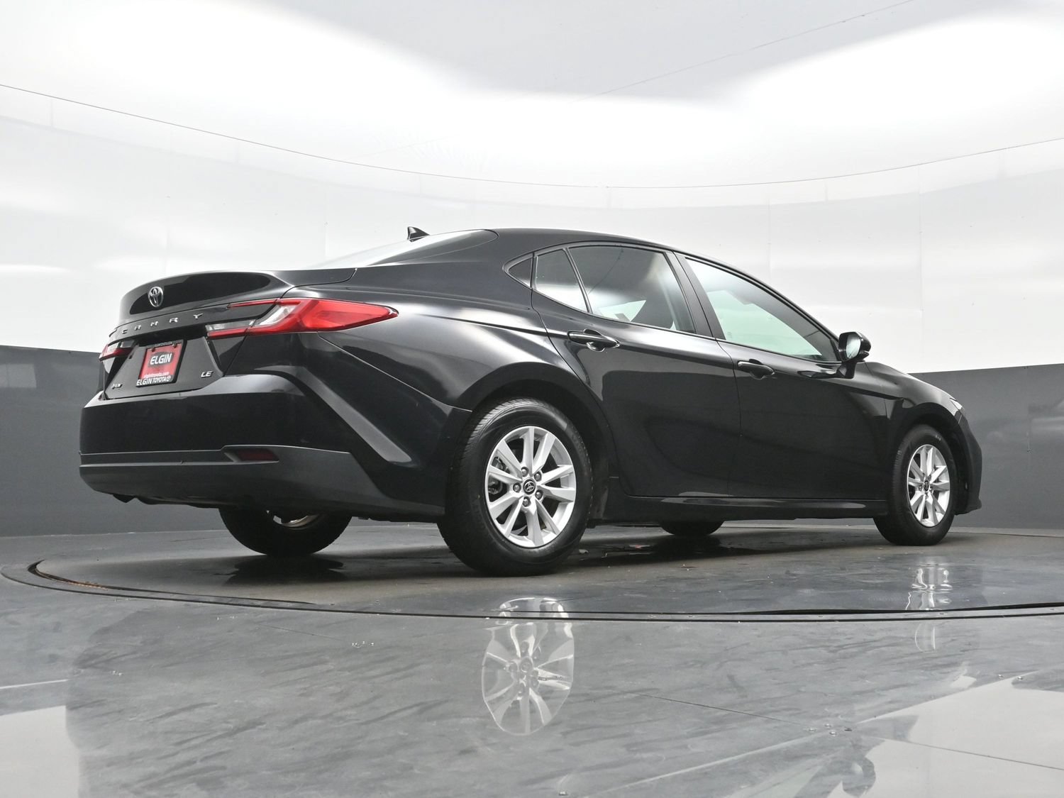 Used 2025 Toyota Camry LE FWD image 32