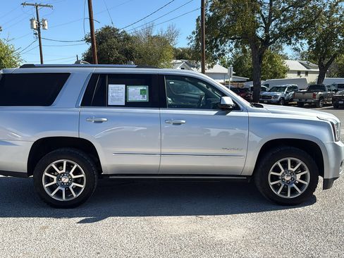Used 2020 GMC Yukon Denali image 6